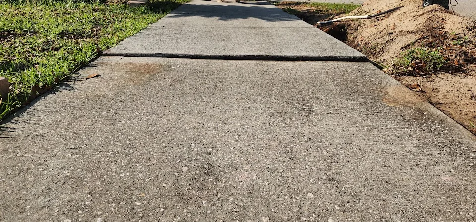 groveland-sidewalk-concrete-leveling — before